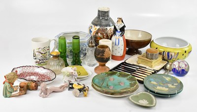 Lot 2589 - A collection of Victorian and later ceramics...