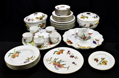 Lot 625 - ROYAL WORCESTER; an 'Evesham' pattern part...