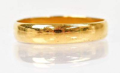 Lot 1260 - A 22ct yellow gold wedding band, size approx....
