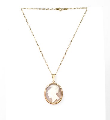 Lot 1442 - A cameo pendant depicting Athena, in a 9ct...