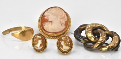 Lot 522 - A 9ct yellow gold signet ring (af and cut),...