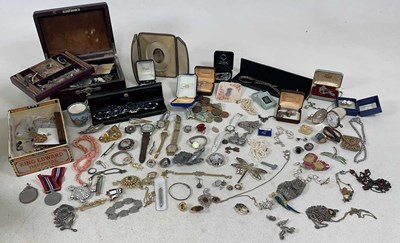 Lot 537 - A large collection of costume jewellery...