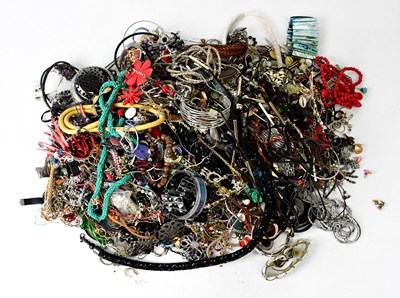 Lot 929 - A large quantity of costume jewellery, to...