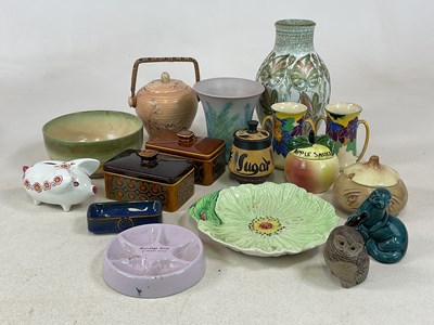 Lot 299 - A quantity of decorative ceramics, comprising...