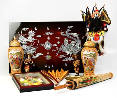Lot 368 - A mixed lot of collectors' items to include a...