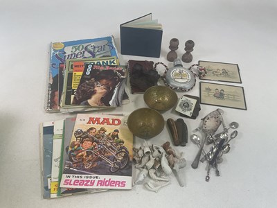 Lot 60 - A group of collectors' items including various...