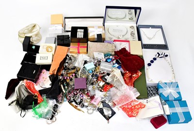 Lot 1521 - A quantity of costume jewellery, to include a...