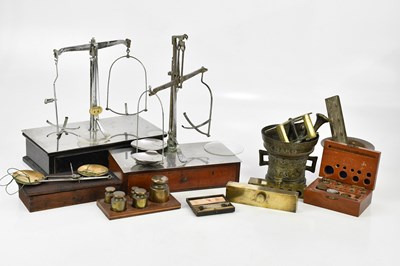 Lot 1442 - A collection of pharmaceutical items including...