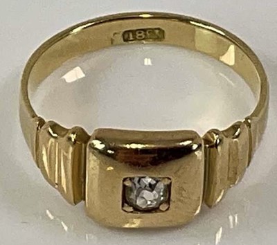 Lot 487 - An 18ct yellow gold diamond set small signet...
