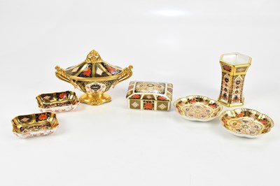 Lot 2552 - ROYAL CROWN DERBY; a collection of 1128...