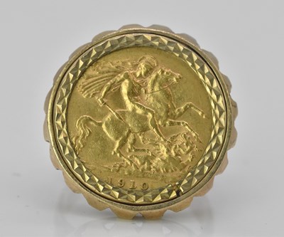 Lot 466 - A 9ct yellow gold half sovereign ring, with...