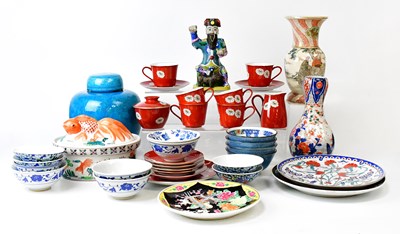 Lot 342 - Mixed Chinese and Japanese ceramics, including...
