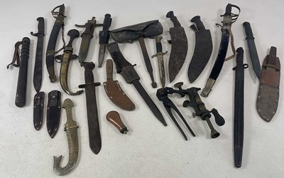 Lot 95 - A large quantity of bayonets and knives,...