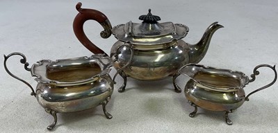 Lot 421 - WILSON & GILL; a George V hallmarked silver...