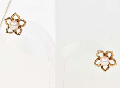Lot 1489 - A pair of 9ct yellow gold flower head stud...