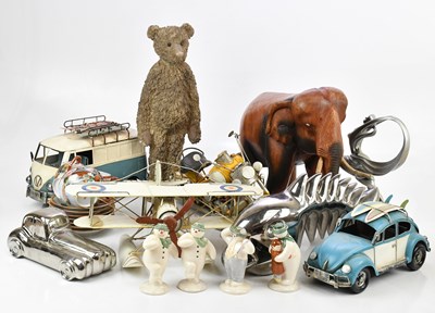 Lot 2583 - An Art Deco dinner service, various items...