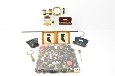 Lot 670 - Various mixed collectibles including compacts,...