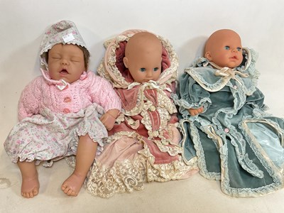 Lot 162 - A group of dolls.