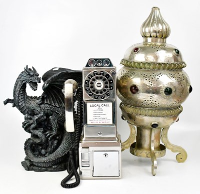 Lot 715 - A collectors' lot, comprising a resin model of...