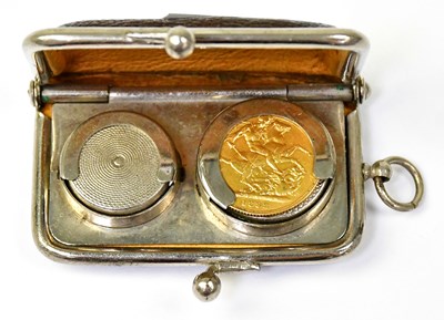 Lot 1157 - A Victorian sovereign, 1882, within a fitted...