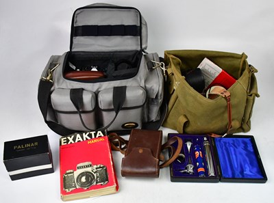 Lot 741 - An Exakta Varex 35mm camera, with Carl Zeiss...