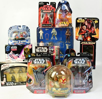 Lot 630 - STAR WARS; various collectible items and...