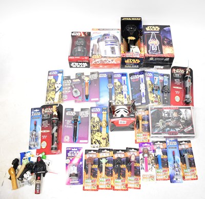 Lot 632 - STAR WARS; various collectible items, to...