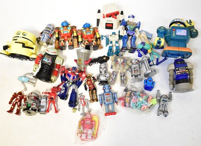 Lot 551 - ROBOTS; various loose plastic and metal toy...