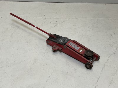 Lot 1446 - A hydraulic trolley jack.