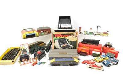 Lot 472 - A mixed selection of vintage toys including...
