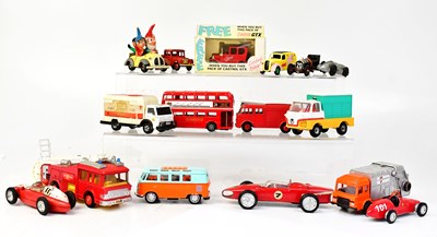 Lot 255 - A selection of various diecast vehicles,...
