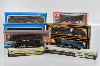 Lot 2145 - A collection of OO gauge locos, tenders and...