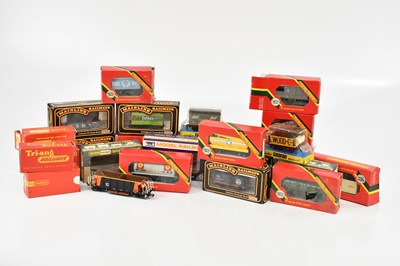 Lot 2153 - A collection of OO gauge rolling stock...