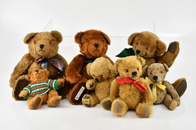 Lot 2095 - A collection of vintage plush teddy bears,...