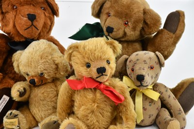 Lot 2095 - A collection of vintage plush teddy bears,...