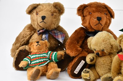 Lot 2095 - A collection of vintage plush teddy bears,...