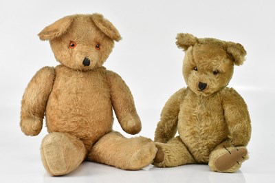 Lot 2094 - Two vintage plush teddy bears, each with glass...