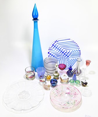 Lot 370 - A collection of Art and Studio glassware