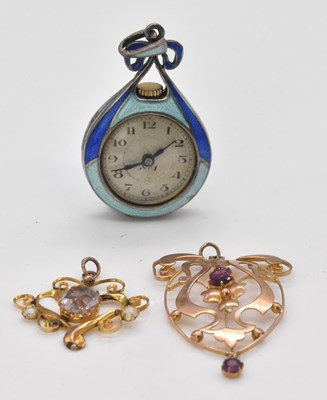 Lot 520 - Two 9ct yellow gold Art Nouveau inspired...