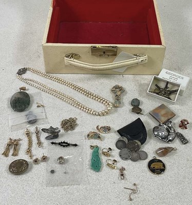 Lot 535 - A quantity of costume jewellery including...