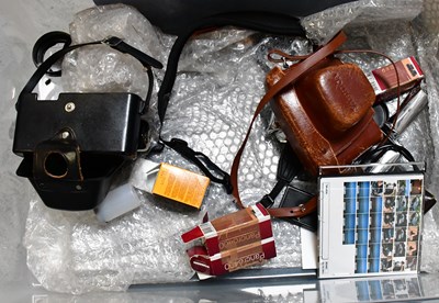 Lot 742 - Various cameras and camcorders, including a...