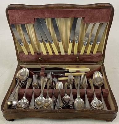 Lot 416 - A mixture of silver plated flatware and...