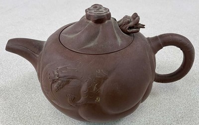 Lot 92 - A Chinese Yixing teatpot with unusual...
