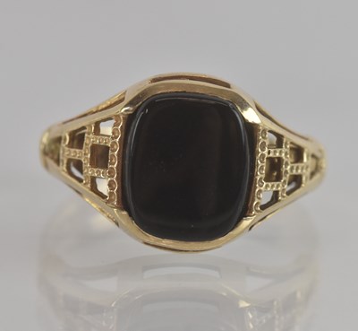 Lot 1287 - A 9ct yellow gold onyx set signet ring, size T,...