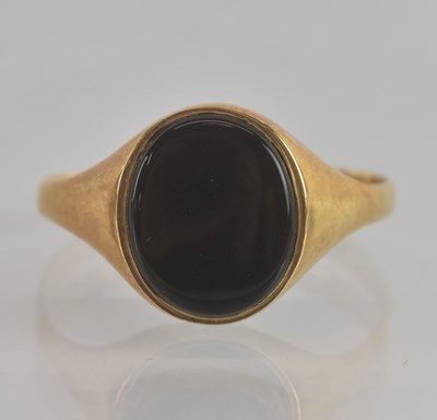 Lot 1342 - A 9ct yellow gold onyx set signet ring, size T,...