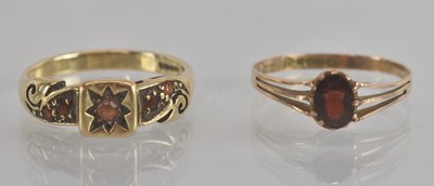 Lot 1286 - A 9ct yellow gold garnet set ring, the central...