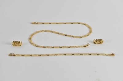 Lot 1371 - A 9ct gold suite of jewellery with Greek key...