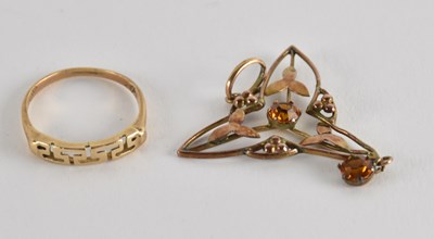 Lot 1210 - A 14ct gold (585) Greek key patterned ring,...