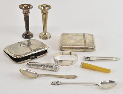 Lot 1118 - Nine small items of hallmarked silver...