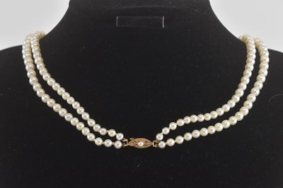 Lot 1416 - A double string graduated cultured pearl...